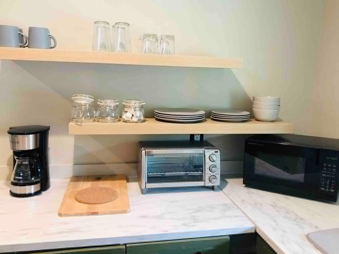 Room 5, Boho Groove - Urban Studio With Relaxing Backyard, Shelby
