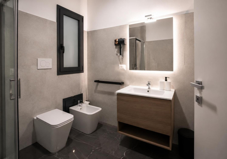 Bathroom 2, Reale Guest House, Catania