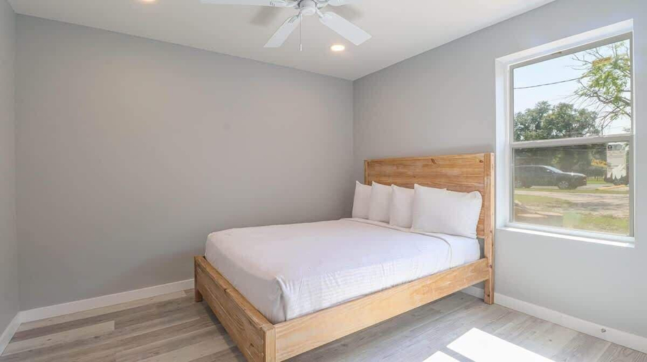 Bedroom 3, Cozy 2br/1ba Duplex Just Blocks From Downtown Biloxi, Beaches and Entertainment, Harrison