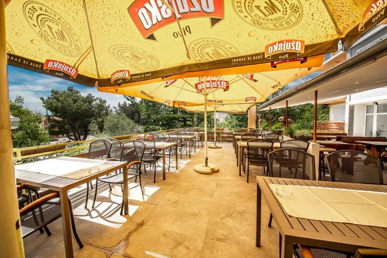 Food & Drinks 5, Hotel Riviera, Starigrad