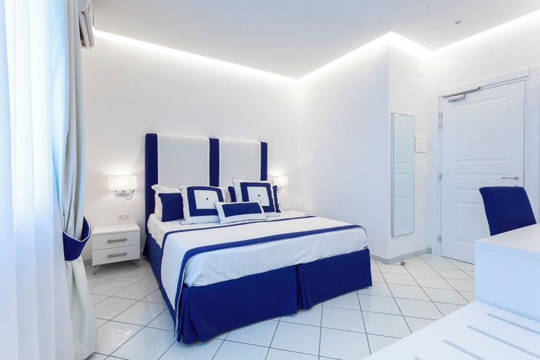 Bedroom 3, Hotel Bristol, Salerno