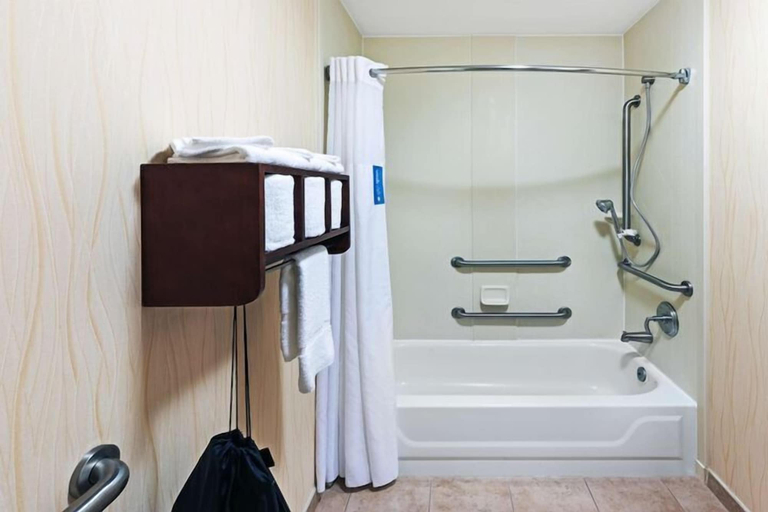 Bathroom 3, Aiken Midtown Hotel, Aiken