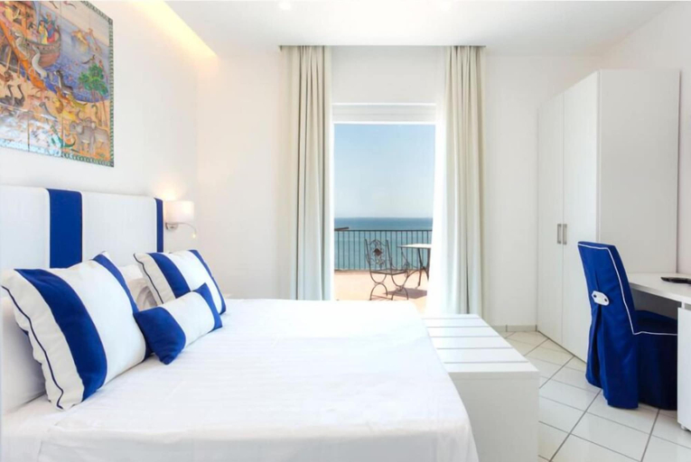Bedroom 2, Hotel Bristol, Salerno