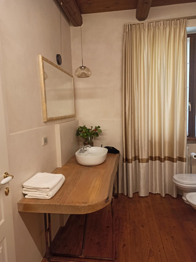 Bathroom, Tenuta La Quassa, Varese