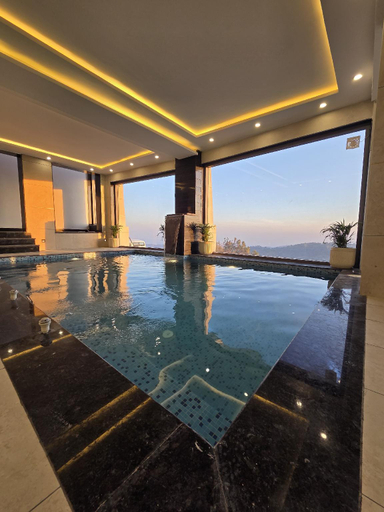 Swimming pool 3, Hotel Barog Heights, Solan