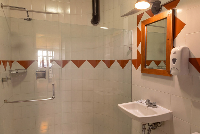 Bathroom 5, Hotel Virreyes México, Mexico City