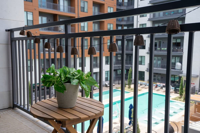 Room 5, 12min DT 6min Domain Studio-pool Free Parking, Travis