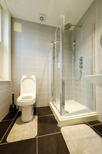 Room 3, Charlotte House Central 2BR 2bath Retreat Sleeps 6, Suffolk