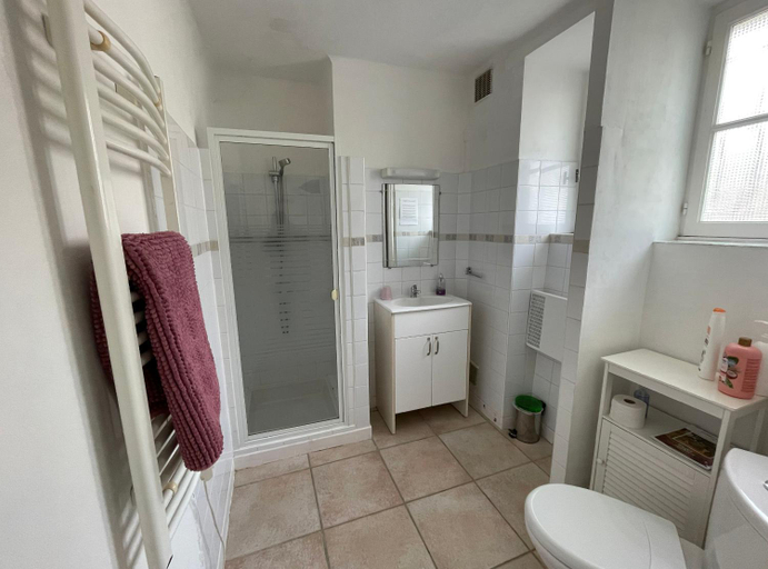 Bathroom, Vue sur la Vezere, Corrèze