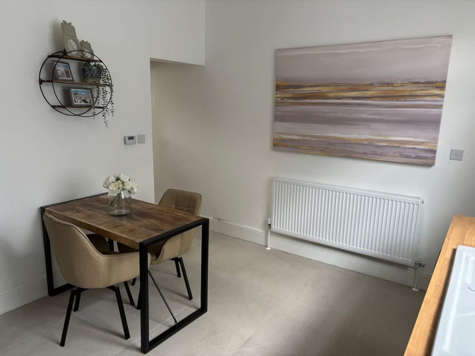 Room 2, Perfect Booking 2 Bed Home in Didsbury Village, Manchester
