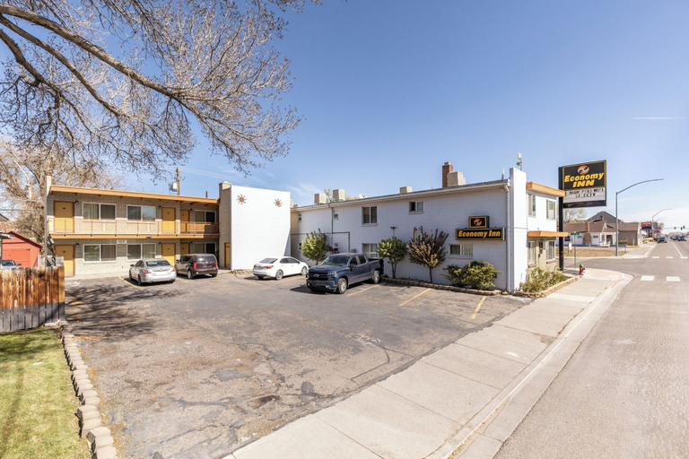 Exterior & Views 2, Economy Inn, Elko