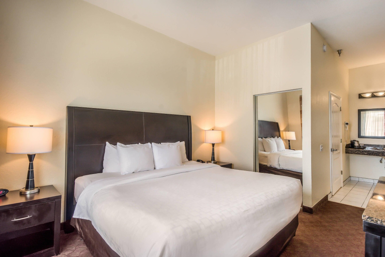 Bedroom 3, Clarion Inn & Suites Central Clearwater Beach, Pinellas