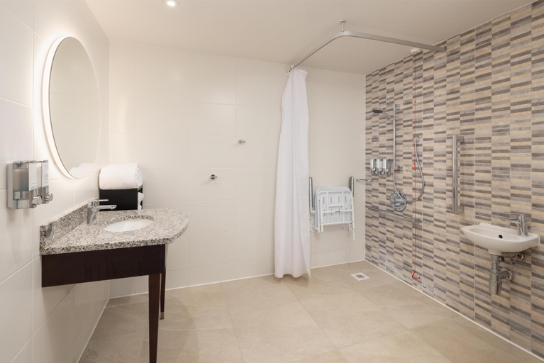Bathroom 5, Hampton by Hilton London Stansted Airport, Essex