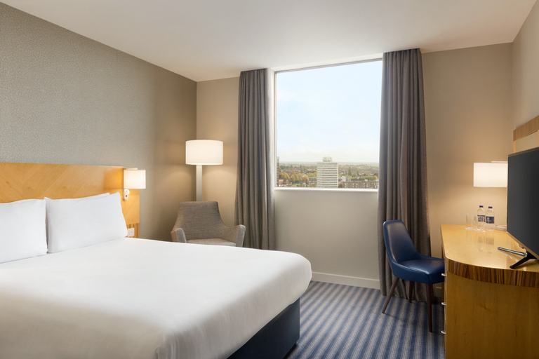 Bedroom 2, Ramada Hotel & Suites Coventry, Coventry
