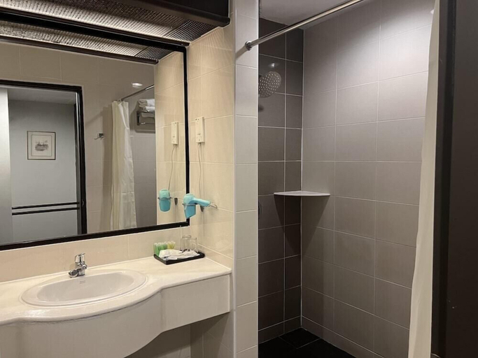 Bathroom 5, Legend Inn Taiping, Larut and Matang