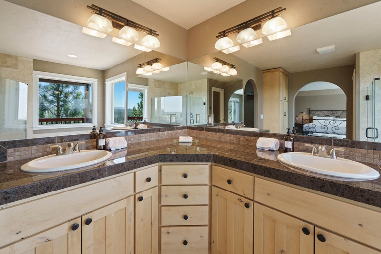 Bathroom 2, Golden Butte 4 Bedroom Home by RedAwning, Deschutes
