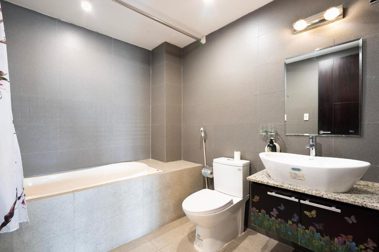 Bathroom, International Building D1-next to Ben Thanh market, Ho Chi Minh City