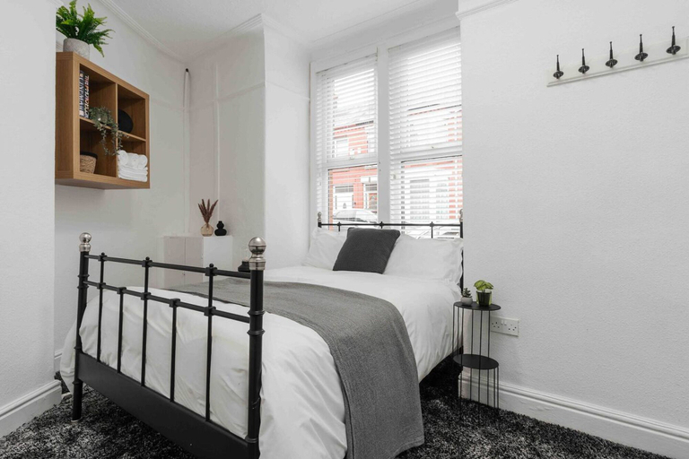 Room 2, Beatles Penny Lane Sefton Park Free Parking, Sefton