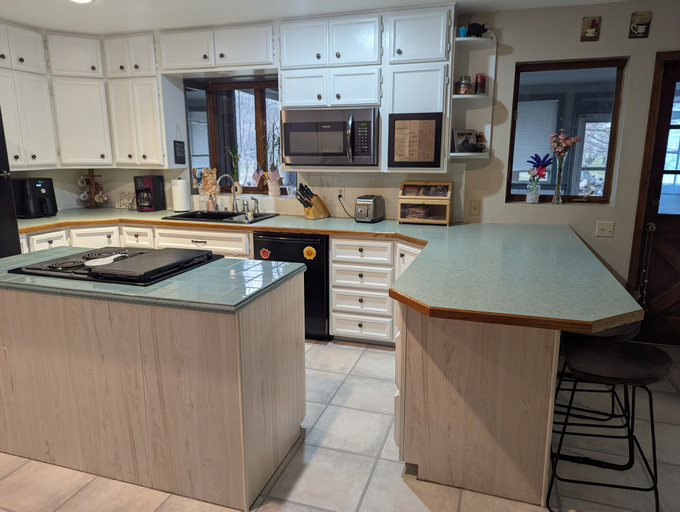 Private kitchen 4, Spacious Sturgis Rally Rental 6 Bedroom Home, Lawrence