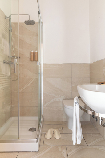 Bathroom 3, Hotel La Pace, Pisa
