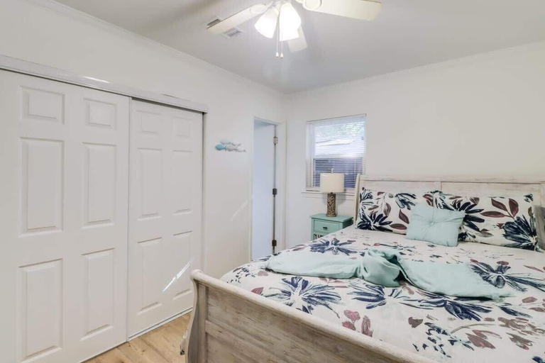Room 2, The Magnolia Retreat, Harrison
