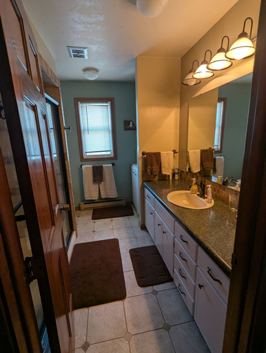 Bathroom 2, Spacious Sturgis Rally Rental 6 Bedroom Home, Lawrence