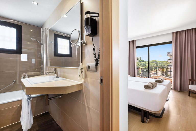 Bathroom 5, Hotel Pabisa Chico, Baleares