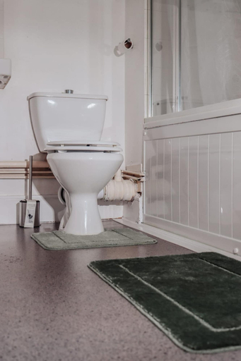 Room 2, Elizabeth Line Retreat Modern 2BR Flat in Hayes, London