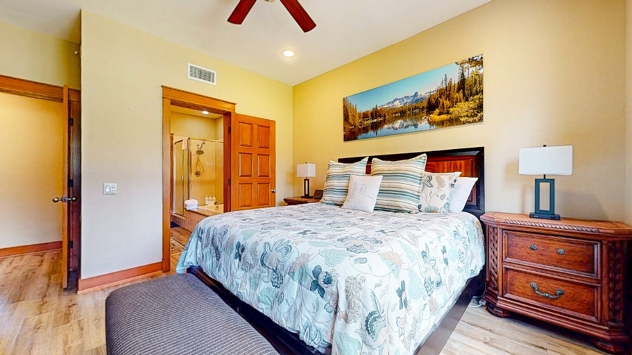 Room 4, Timbers #28 4 Bedroom Townhouse, Mono