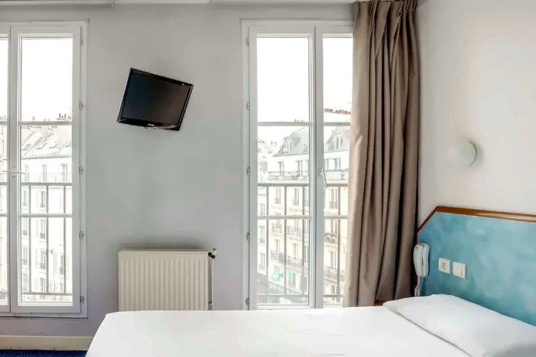 Bedroom 2, Hotel Royal Mansart, Paris