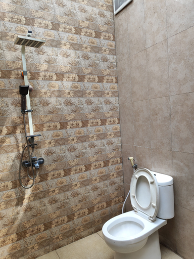 Bathroom 5, Shankara Wellness & Sanctuary, Malang