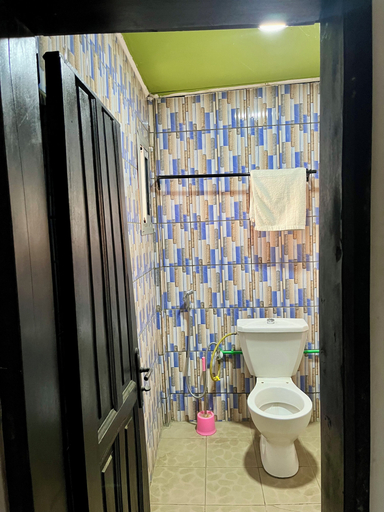 Bathroom 3, Hôtel Famigni, Wouri