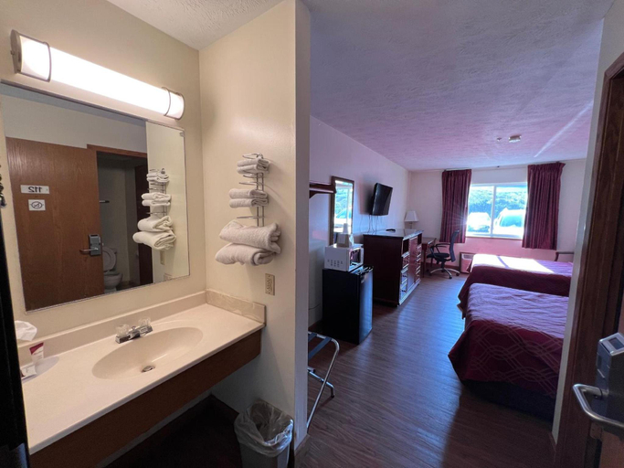 Bathroom 3, Fairbridge Inn Express Chesterton, Porter