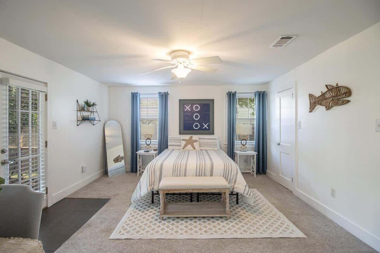 Room 4, Cottage on Broadmoor, Harrison