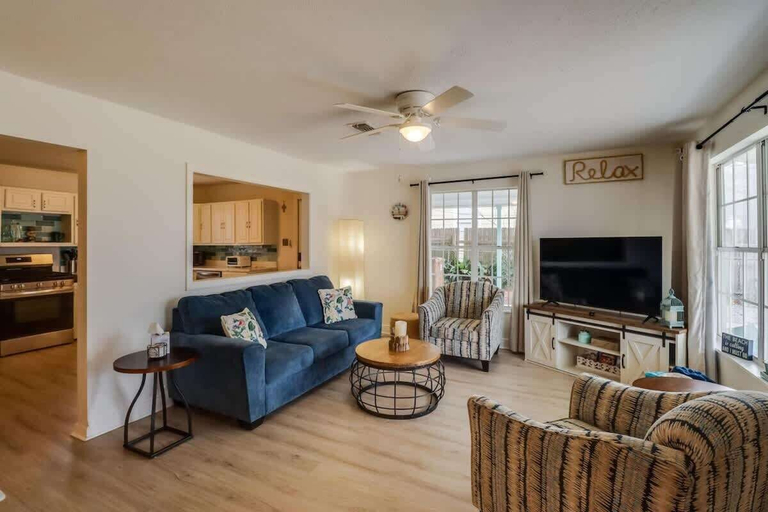 Living area 4, Sea La Vie in Long Beach, Harrison