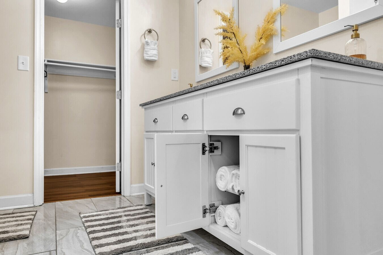 Interior 4, Great Downtown 4BR 8 Beds Foosball Fun, Chatham