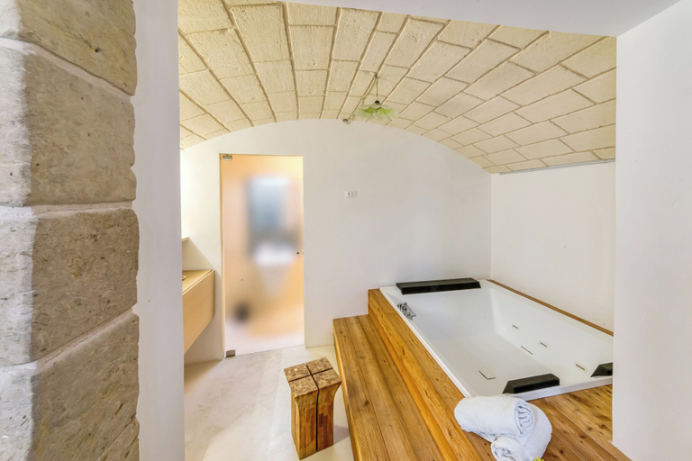 Interior 4, Martano Jacuzzi Suite w/ Terrace & BBQ, Lecce