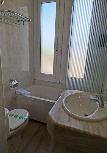 Bathroom 4, Hotel El Castell, Barcelona