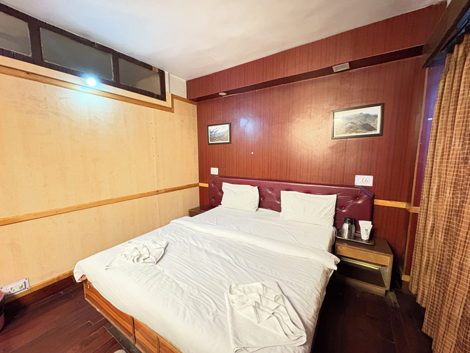 Room 2, Apsara Near Mall Road, Darjiling