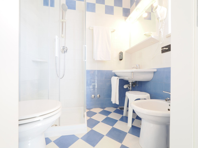 Bathroom 4, Hotel Angelo, Venezia