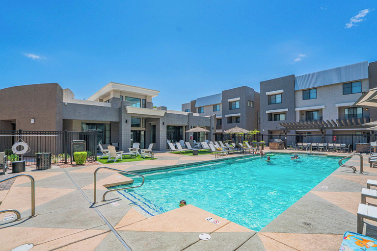 Interior 5, Chic Stay Near Westgate Pool, Gym, Parking & W/D, Maricopa