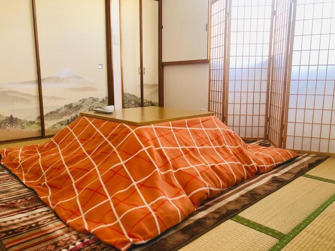 Room 4, Green House, Edogawa
