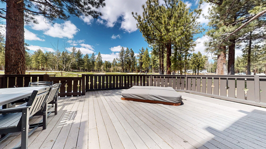 Outdoor dining 3, Timbers #28 4 Bedroom Townhouse, Mono