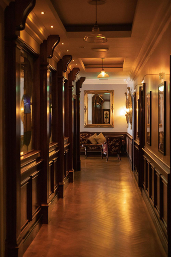 Public Area 2, Lakeside Manor Hotel