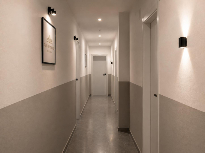 Others 5, Reale Guest House, Catania