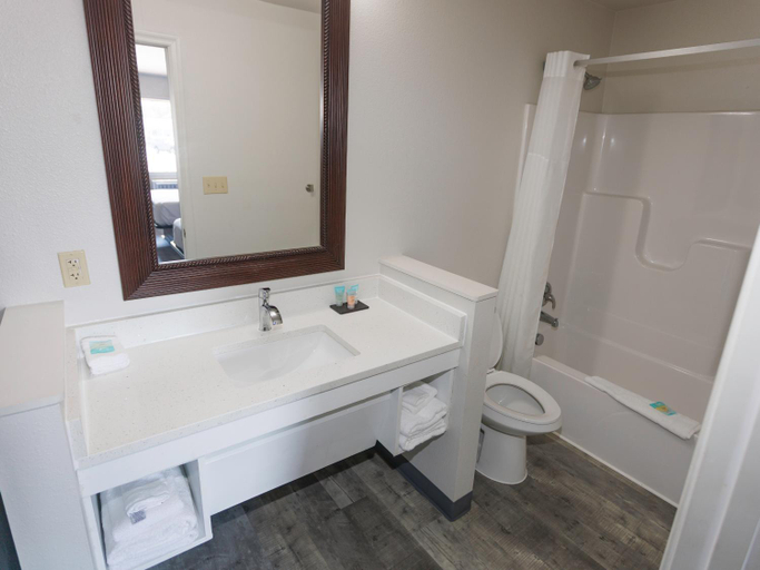 Bathroom 3, Chincoteague Inn, Accomack