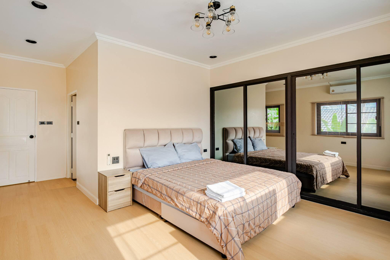 Bedroom 4, Luxury 5 BR Private Party Pool Villa Pattaya Central, Pattaya