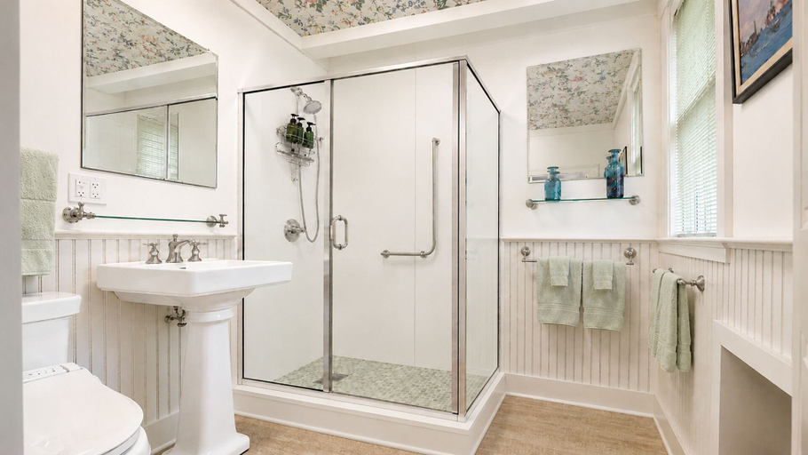 Bathroom 4, 29 India House, Nantucket