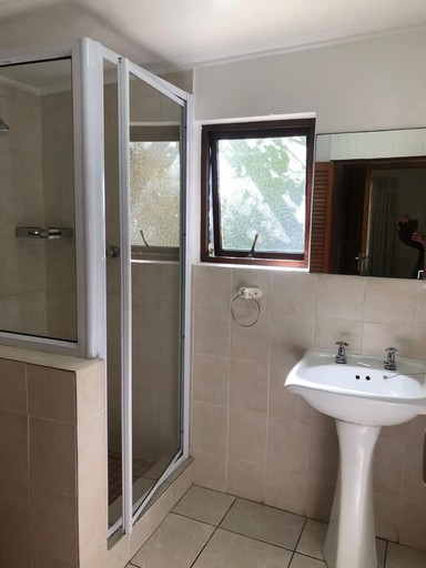 Bathroom 3, Woodbourne Resort, Eden