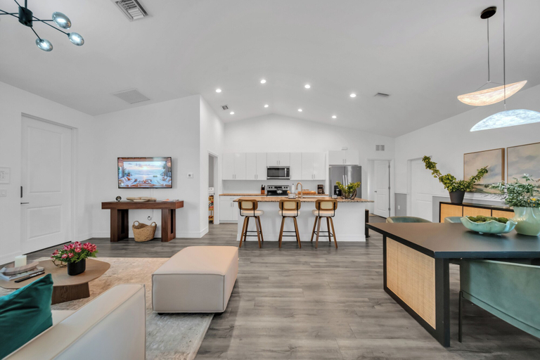 Interior 3, Emerald Entry Retreat, Hendry